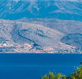 4 bedroom villa with infinity pool and sea view in Perithia, Corfu, sleeps 9